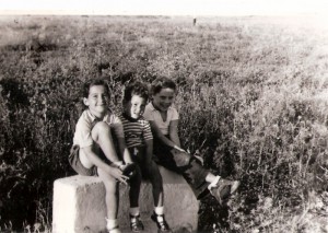 3 ילדים ברגבה 1957 